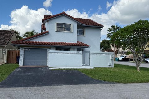 House in Miami, Florida 4 bedrooms, 159.05 sq.m. № 1428101 - photo 2