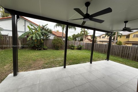 House in Miami, Florida 4 bedrooms, 159.05 sq.m. № 1428101 - photo 28