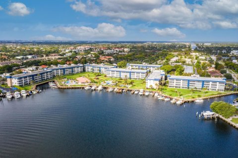 Condo in Delray Beach, Florida, 2 bedrooms  № 987152 - photo 1