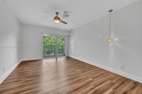 Condo in Tamarac, Florida, 3 bedrooms  № 1330281 - photo 18