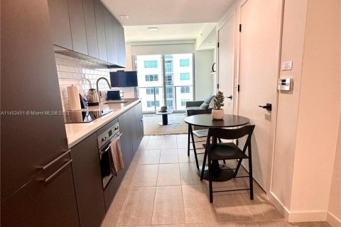 Condominio en venta en Miami, Florida, 1 habitación, 39.02 m2 № 720199 - foto 1