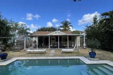 House in Lake Worth, Florida 4 bedrooms, 151.06 sq.m. № 1292278 - photo 2