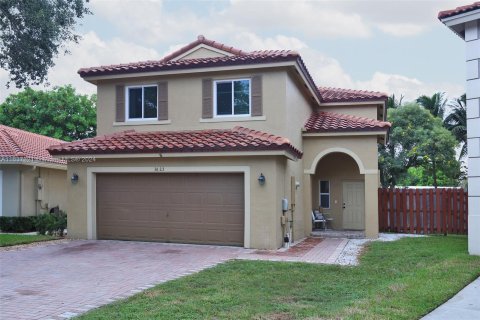 House in Coconut Creek, Florida 4 bedrooms, 199.83 sq.m. № 1325878 - photo 1