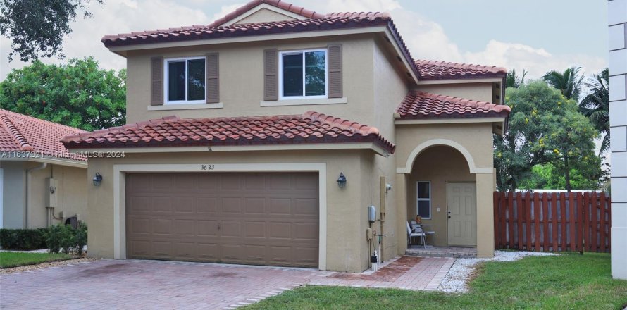 House in Coconut Creek, Florida 4 bedrooms, 199.83 sq.m. № 1325878