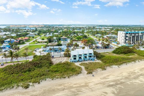 House in Hutchinson Island South, Florida 3 bedrooms, 411.84 sq.m. № 1079857 - photo 20