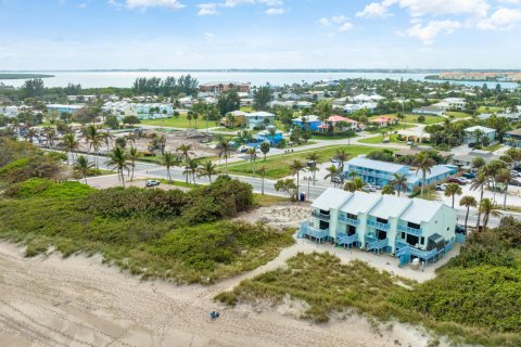 House in Hutchinson Island South, Florida 3 bedrooms, 411.84 sq.m. № 1079857 - photo 24