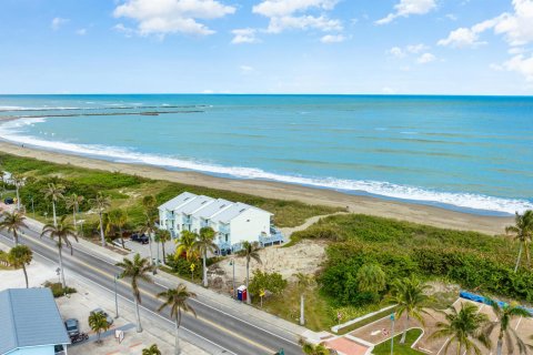 House in Hutchinson Island South, Florida 3 bedrooms, 411.84 sq.m. № 1079857 - photo 23