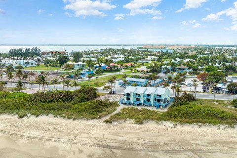 House in Hutchinson Island South, Florida 3 bedrooms, 411.84 sq.m. № 1079857 - photo 25