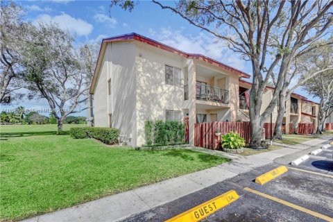 Condo in North Lauderdale, Florida, 3 bedrooms  № 1348230 - photo 2