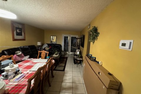 Condo in North Lauderdale, Florida, 3 bedrooms  № 1348230 - photo 13