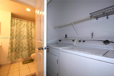 Condo in Miramar, Florida, 2 bedrooms  № 1348229 - photo 13