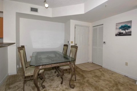 Condo in Miramar, Florida, 2 bedrooms  № 1348229 - photo 8