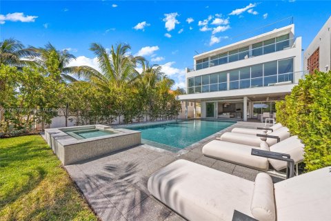 House in Miami Beach, Florida 7 bedrooms, 580.55 sq.m. № 728202 - photo 5