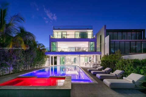 House in Miami Beach, Florida 7 bedrooms, 580.55 sq.m. № 728202 - photo 2