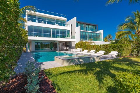 House in Miami Beach, Florida 7 bedrooms, 580.55 sq.m. № 728202 - photo 4