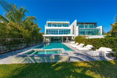 House in Miami Beach, Florida 7 bedrooms, 580.55 sq.m. № 728202 - photo 3