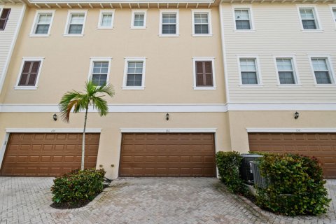 Townhouse in Jupiter, Florida 2 bedrooms, 143.26 sq.m. № 874708 - photo 17
