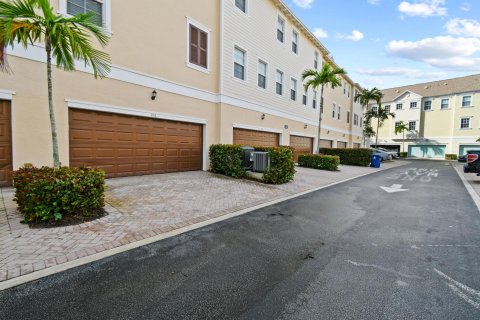 Townhouse in Jupiter, Florida 2 bedrooms, 143.26 sq.m. № 874708 - photo 16