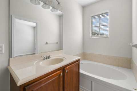 Townhouse in Jupiter, Florida 2 bedrooms, 143.26 sq.m. № 874708 - photo 30