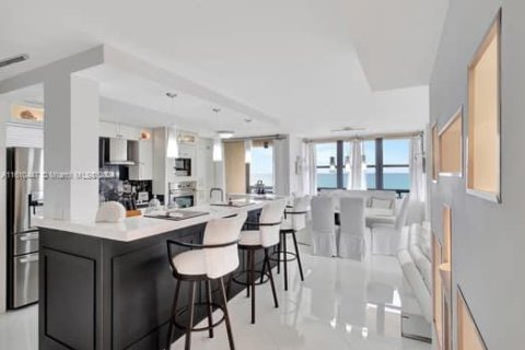 Condominio en venta en Miami Beach, Florida, 2 dormitorios, 93.37 m2 № 1234685 - foto 8