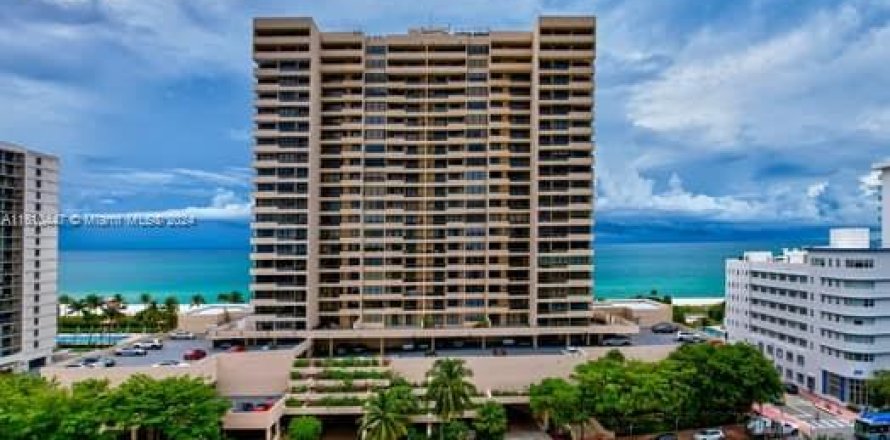 Condominio en Miami Beach, Florida, 2 dormitorios  № 1234685