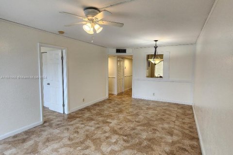 Condo in Miramar, Florida, 2 bedrooms  № 1271598 - photo 9