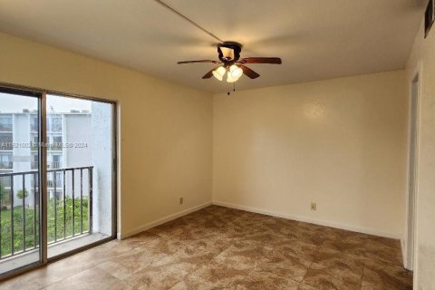 Condo in Miramar, Florida, 2 bedrooms  № 1271598 - photo 10