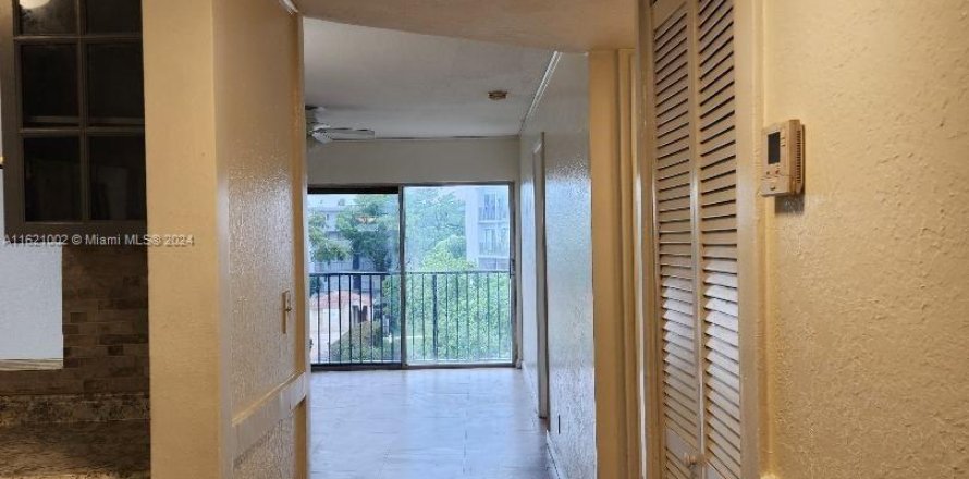 Condo in Miramar, Florida, 2 bedrooms  № 1271598