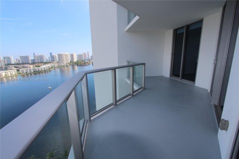 Condominio en venta en North Miami Beach, Florida, 2 dormitorios, 163.14 m2 № 640807 - foto 16