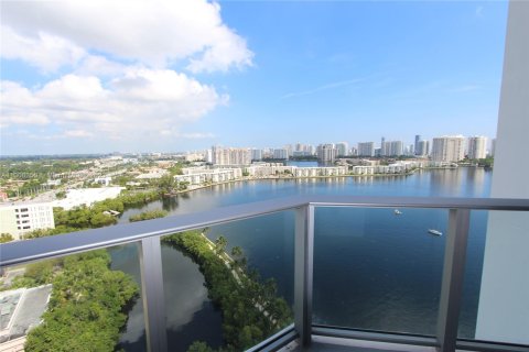 Condominio en venta en North Miami Beach, Florida, 2 dormitorios, 163.14 m2 № 640807 - foto 17