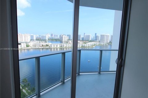 Condominio en venta en North Miami Beach, Florida, 2 dormitorios, 163.14 m2 № 640807 - foto 28
