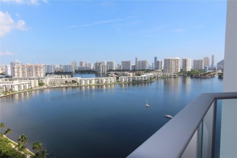 Condominio en venta en North Miami Beach, Florida, 2 dormitorios, 163.14 m2 № 640807 - foto 18