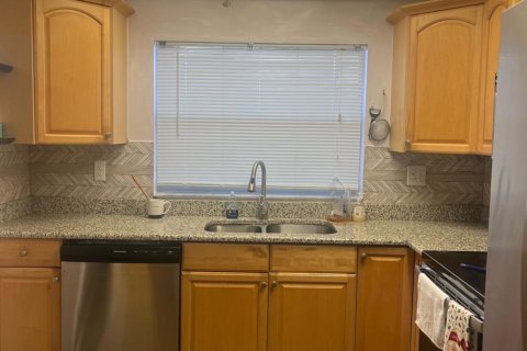 Condo in Sunrise, Florida, 2 bedrooms  № 913133 - photo 16