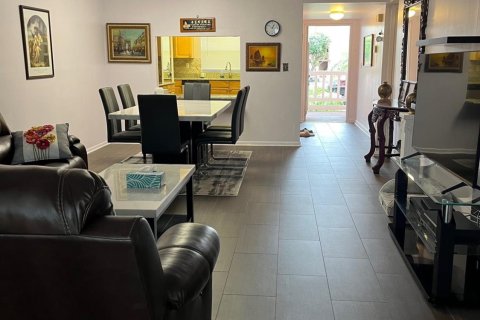 Condo in Sunrise, Florida, 2 bedrooms  № 913133 - photo 7