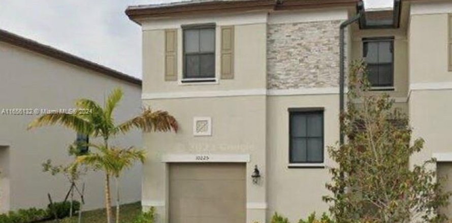 Townhouse in Miami, Florida 3 bedrooms, 143.44 sq.m. № 1355399