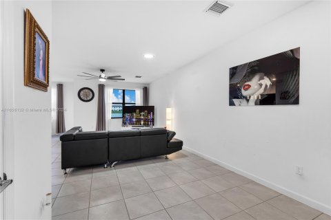 Townhouse in Miami, Florida 3 bedrooms, 143.44 sq.m. № 1355399 - photo 22