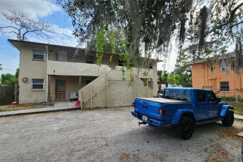 Commercial property in Tampa, Florida 8 bedrooms, 318.84 sq.m. № 1115901 - photo 1