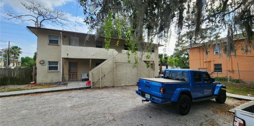 Immobilier commercial à Tampa, Floride 8 chambres, 318.84 m2 № 1115901