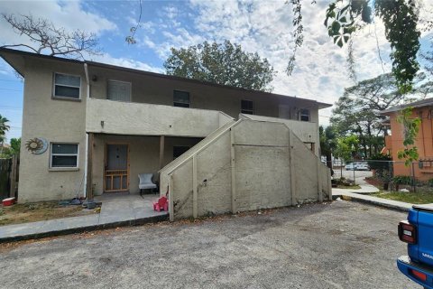Commercial property in Tampa, Florida 8 bedrooms, 318.84 sq.m. № 1115901 - photo 3
