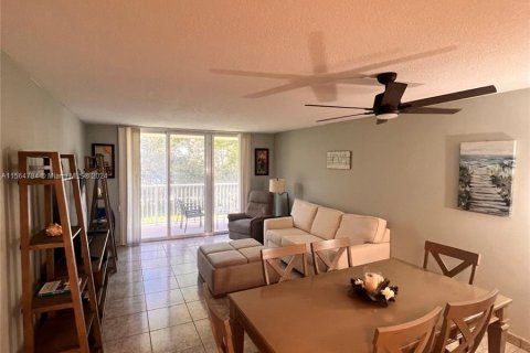 Copropriété à vendre à South Palm Beach, Floride: 2 chambres, 91.32 m2 № 1102617 - photo 4