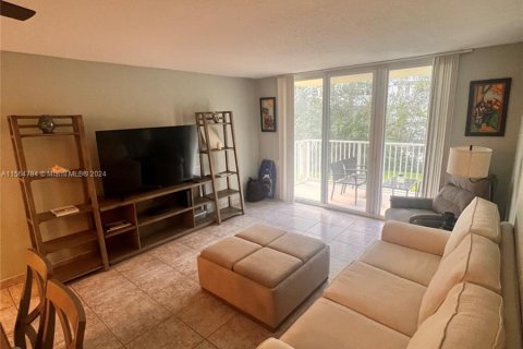 Condo in South Palm Beach, Florida, 2 bedrooms  № 1102617 - photo 8