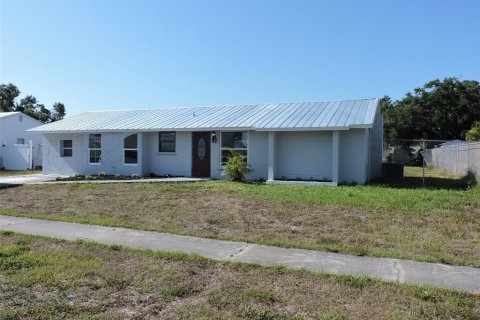 House in North Port, Florida 2 bedrooms, 127.18 sq.m. № 1203152 - photo 3