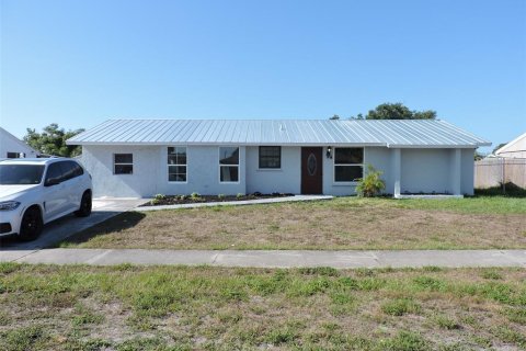 House in North Port, Florida 2 bedrooms, 127.18 sq.m. № 1203152 - photo 2