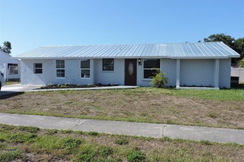 House in North Port, Florida 2 bedrooms, 127.18 sq.m. № 1203152 - photo 1