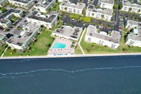 Condominio en venta en Boynton Beach, Florida, 1 dormitorio, 88.26 m2 № 1080512 - foto 12