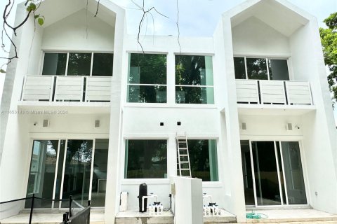 Adosado en venta en Miami, Florida, 3 dormitorios, 230.77 m2 № 1347585 - foto 22