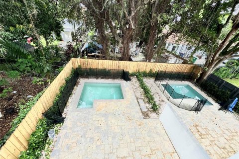 Adosado en venta en Miami, Florida, 3 dormitorios, 230.77 m2 № 1347585 - foto 24