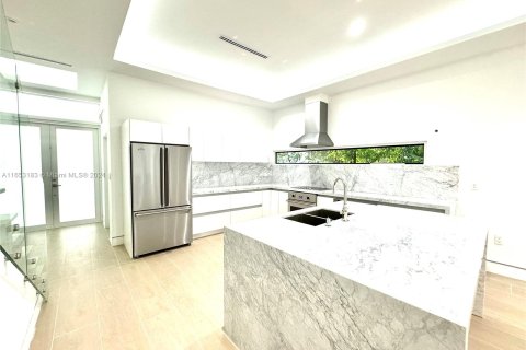 Adosado en venta en Miami, Florida, 3 dormitorios, 230.77 m2 № 1347585 - foto 2