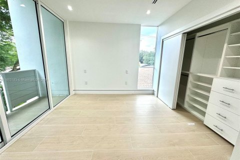 Touwnhouse à vendre à Miami, Floride: 3 chambres, 230.77 m2 № 1347585 - photo 15