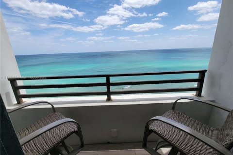 Condominio en alquiler en Hollywood, Florida, 2 dormitorios, 124.49 m2 № 1347588 - foto 2